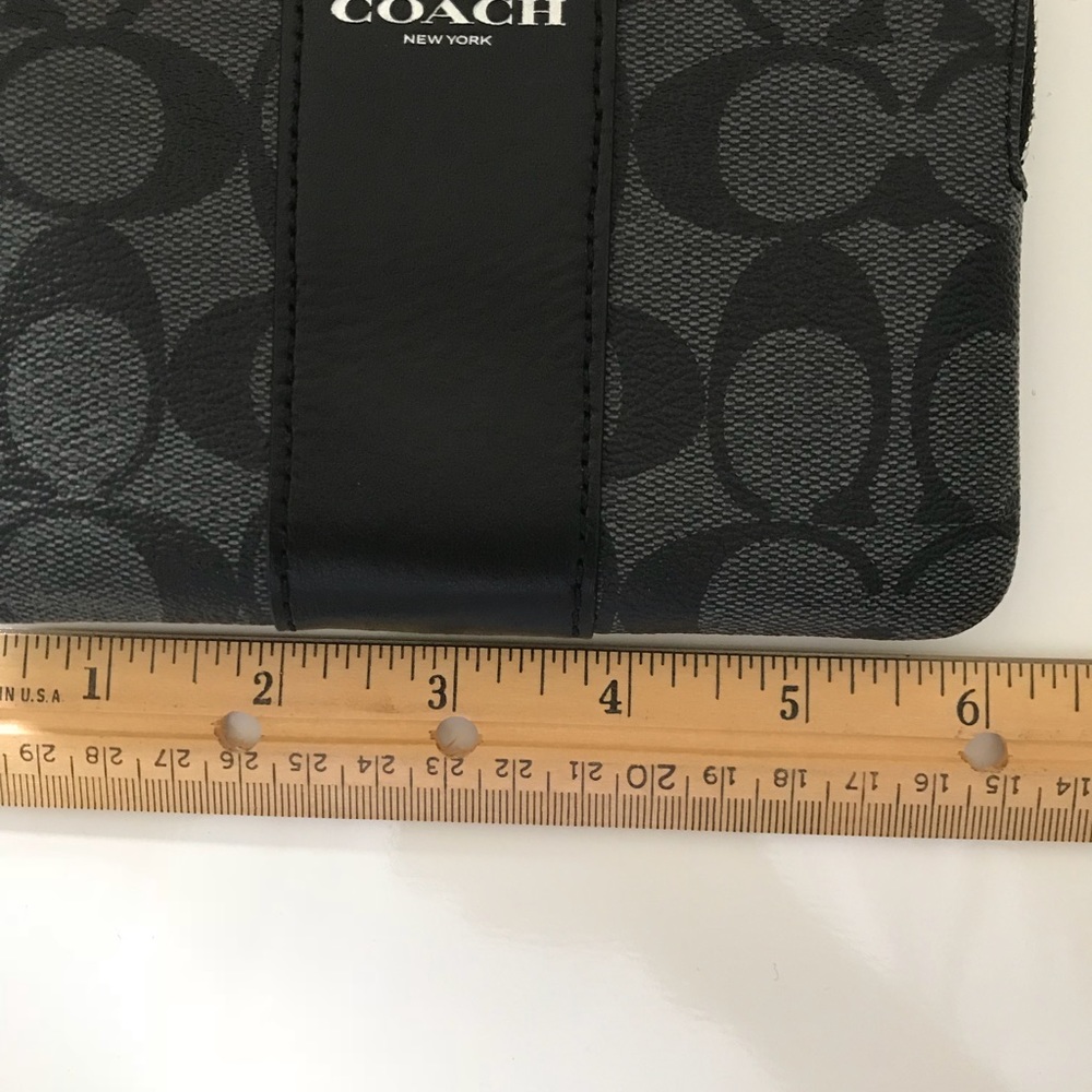 FINAL PRICE: NWT Coach wristlet - Picture 6 of 7